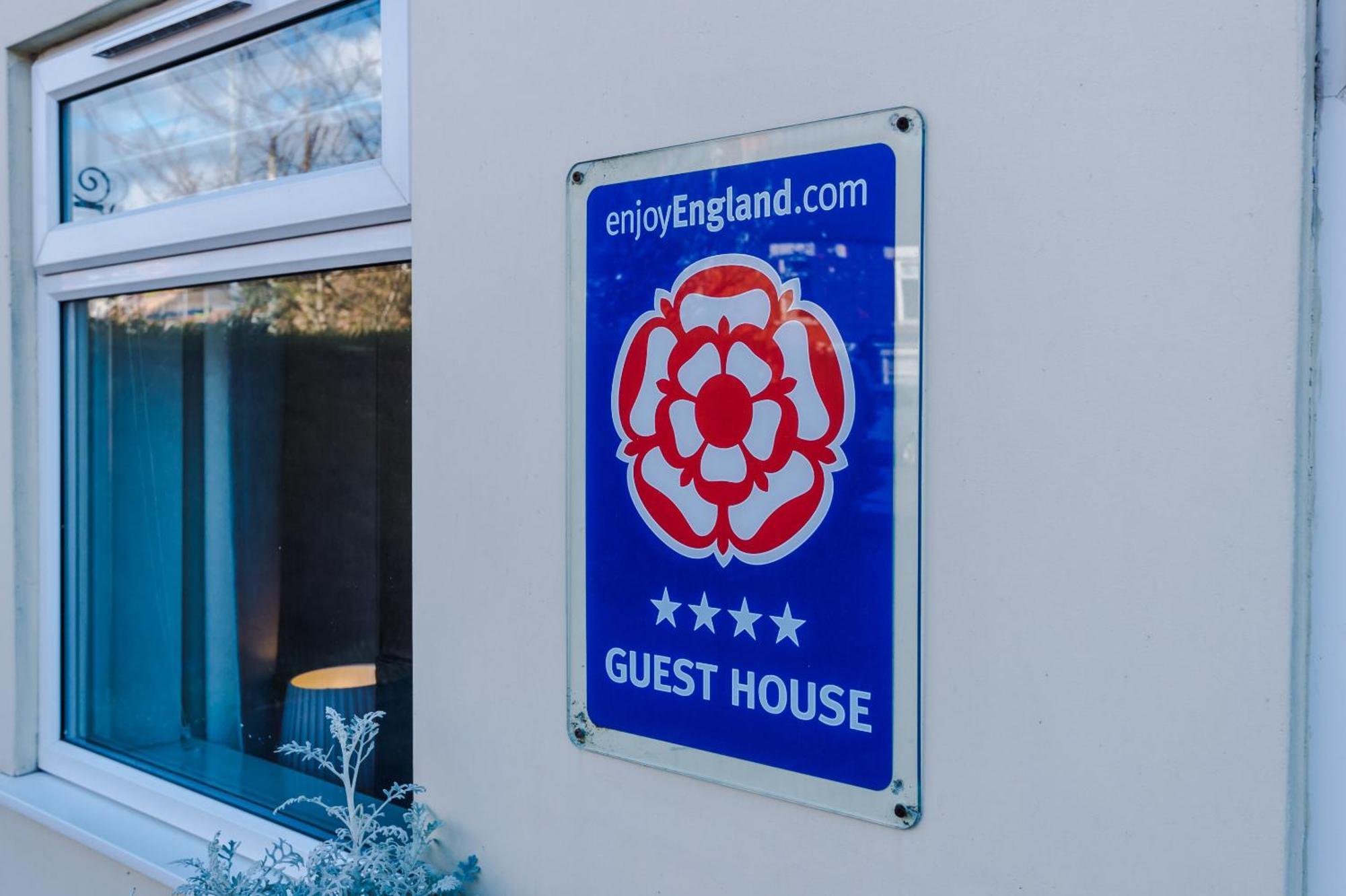 Holcombe Guest House 바넷비 르 월드 외부 사진